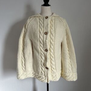 Handmade Shawl Cream Cable-Knit Cape Wooden Buttons Fully Lined w Maker Tag OS
